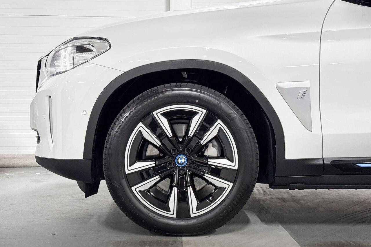 BMW X3 iX3 Executive 80 kWh | Stoelverwarming | Pano | Achteruitrij Camera