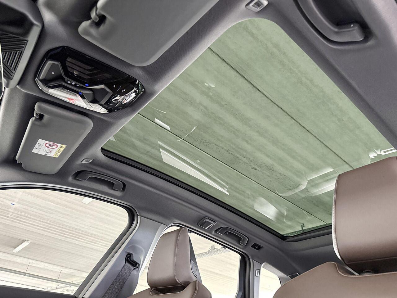 BMW X3 30e xDrive | Selections | Trekhaak met elektrisch wegklapbare kogel | Glazen panoramadak