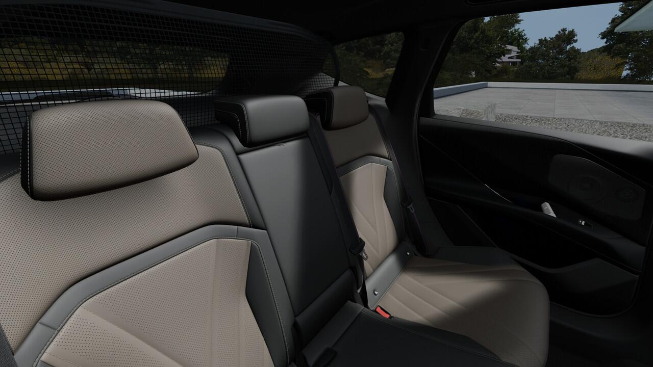 BMW X3 iX3 50 xDrive M Sport / Panoramadak / Trekhaak / M Sportstoelen / Parking Assistant Professional / Stuurverwarming