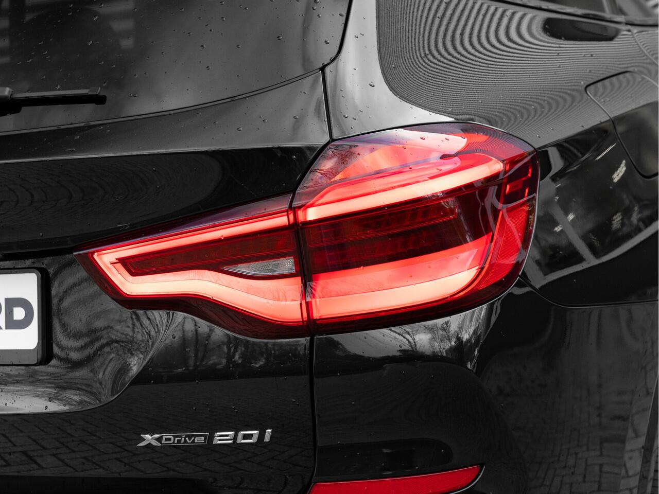 BMW X3 xDrive20i M-Sport - Pano - Trekhaak - Hifi - Adaptief LED