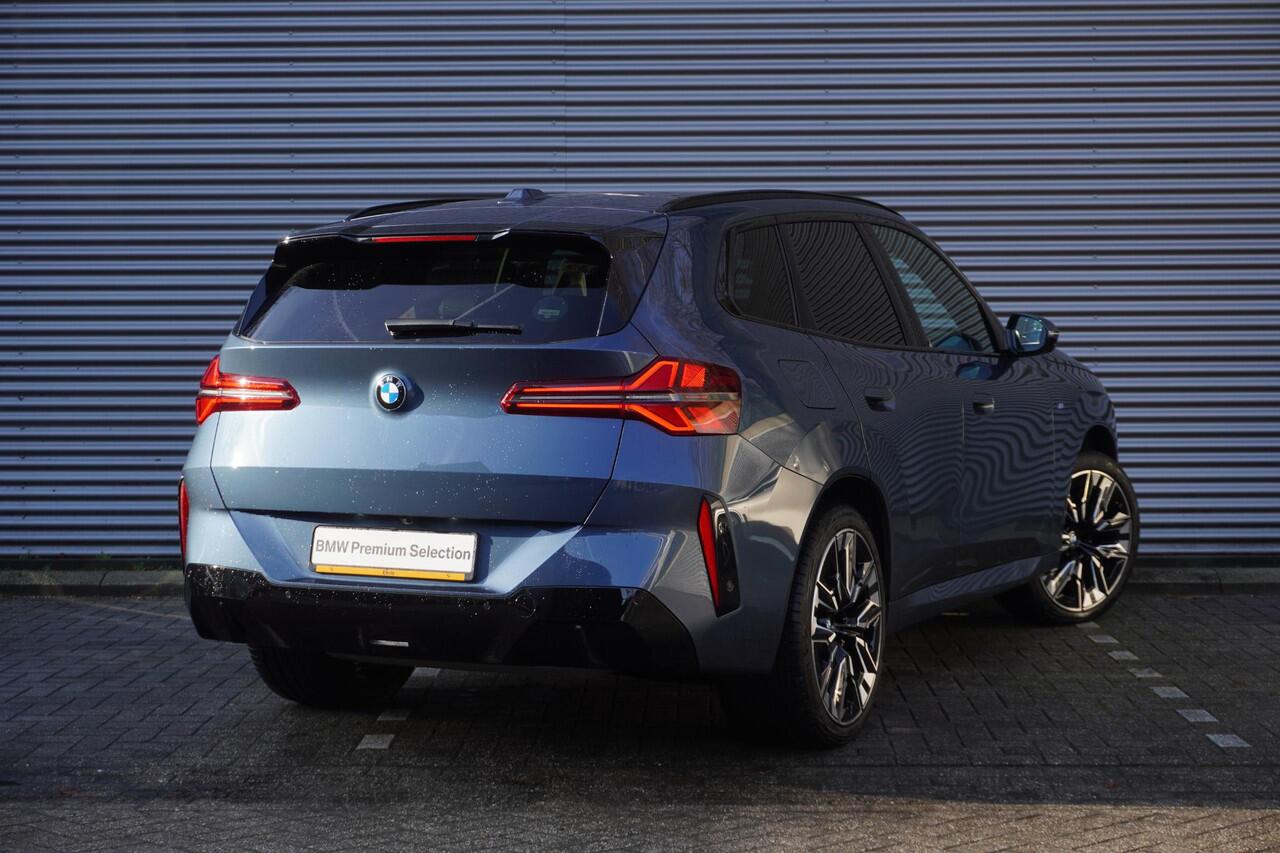 BMW X3 30e xDrive M Sportpakket Pro | Comfort Pack | Trekhaak met elektrisch wegklapbare kogel | 2 Glazen panoramadak | HIFI System Harman Kardon | Driving Assistant Professional