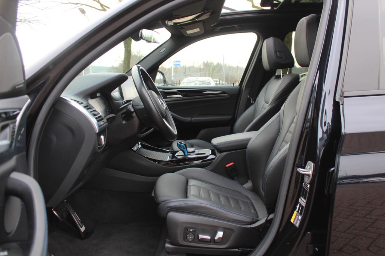 BMW X3 iX3 High Executive 80 kWh / SoH 94.7% / Trekhaak / Panoramadak / 360Camera / Head-up / 20'' / Leder / Harman Kardon / Sfeerverlichting / Dodehoek / DAB / Stuur+Stoelverwarming / ACC