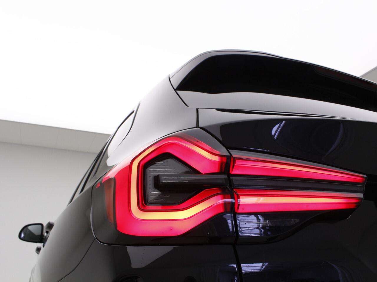 BMW X3 xDrive30e High Executive | M-Sport | Panorama dak | Shadow Line | HiFi | Voorbereiding Driving Assistance