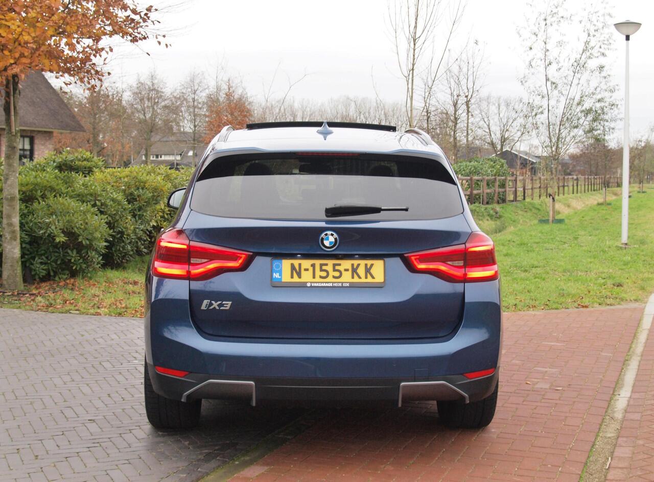 BMW X3 iX3 Executive 80 kWh | SOH 100% | Panoramadak | Sfeerverlichting | Camera | Apple Carplay | NL-Auto |