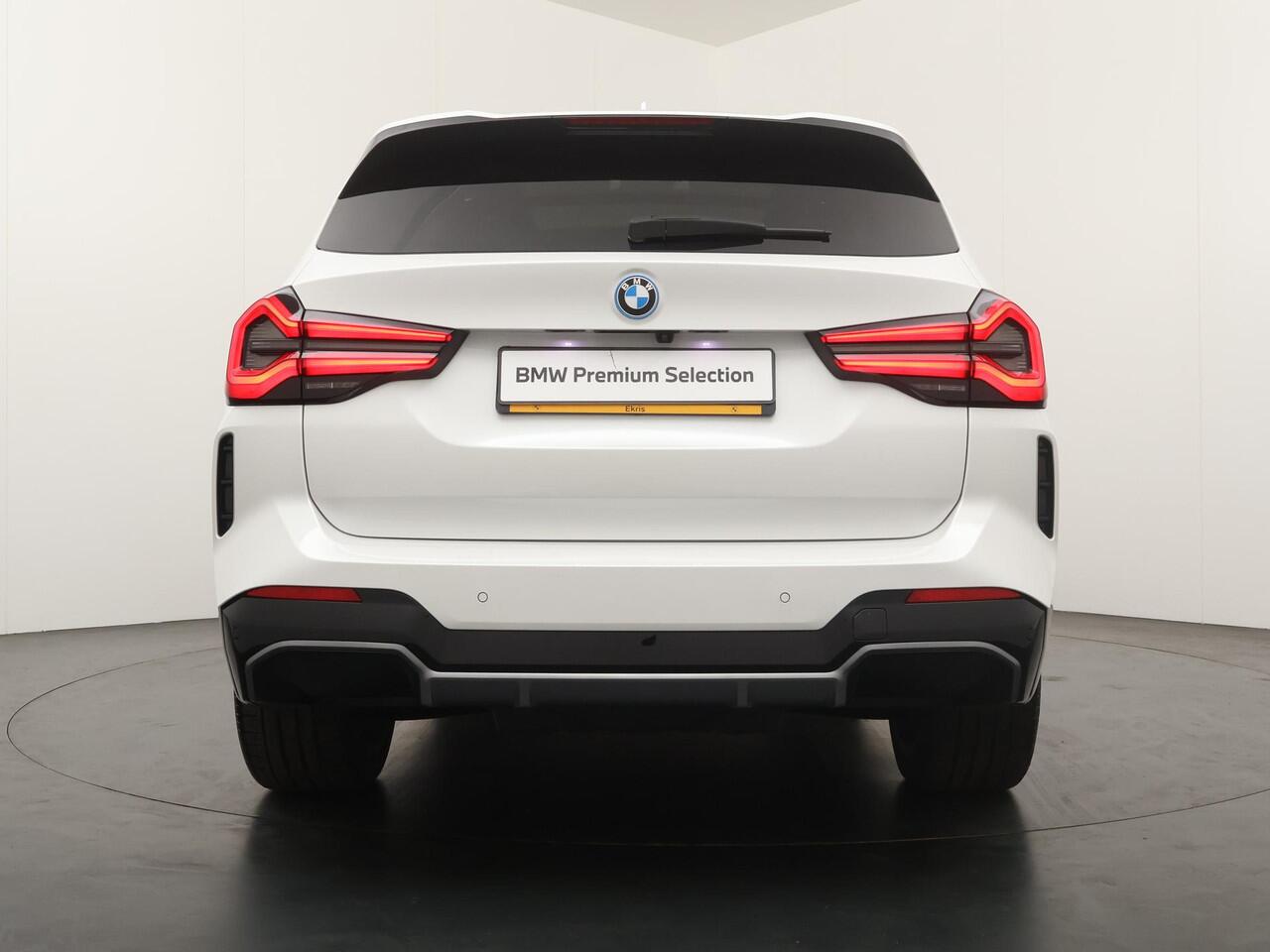 BMW X3 iX3 High Executive 80 kWh | M Sport | 20" | Panoramisch dak | Driving Assistant Professional | Head-Up | Harman Kardon |