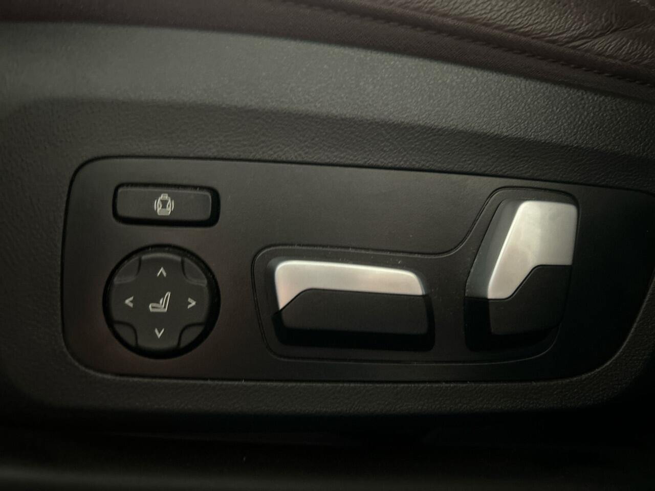 BMW X3 iX3 High Executive 80 kWh | Panoramadak | Lederen bekleding | HUD | 21 inch Velgen | Sportstoelen | M - Sport | SoH (batterijcheck) 96,9 % score!