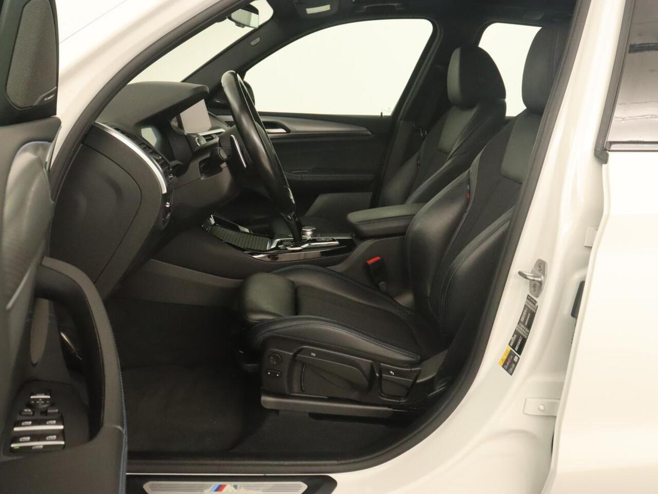 BMW X3 xDrive30e M Sport | 360 Camera | Harman/Kardon | Stoelverwarming | 20'' | Sportstoelen | Sfeerverlichting | Half leder | Navigatie | Live Cockpit | Keyless | PHEV | Plug In