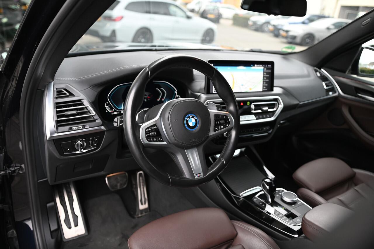 BMW X3 xDrive30e High Executive M Sport Automaat / BMW M 50 Jahre / Trekhaak / Sportstoelen / LED / Live Cockpit Professional / Parking Assistant / Stoelverwarming