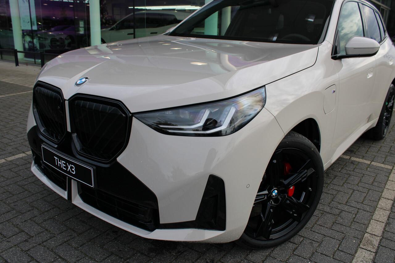 BMW X3 30e xDrive M Sport Automaat / Panoramadak / Trekhaak / Sportstoelen / Adaptieve LED / Stoelventilatie / Parking Assistant Plus / Stuurverwarming