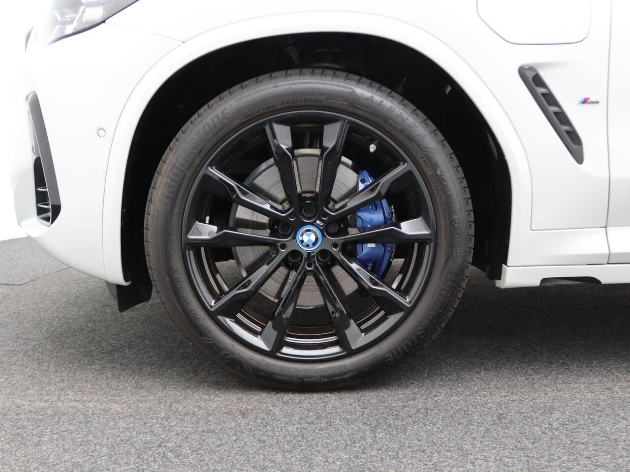 BMW X3 xDrive30e High Executive | M Sportpakket | Safety Pack | Adaptief Onderstel | Stuurwielrand Verwarmd | Panoramadak | Driving Assistant Professional | Head-Up Display | Harman Kardon | 20''