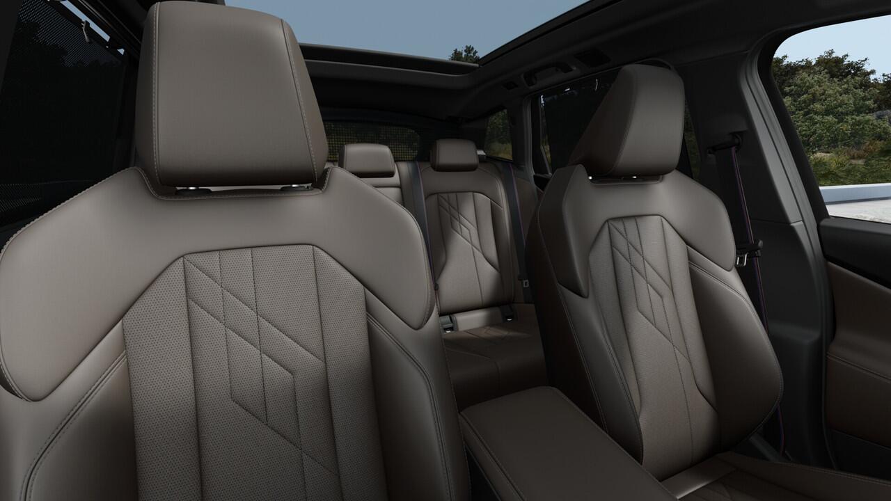 BMW X3 30e xDrive M Sport Automaat / Panoramadak / Trekhaak / Sportstoelen / Adaptieve LED / Comfort Access / Parking Assistant Plus / Stoelventilatie