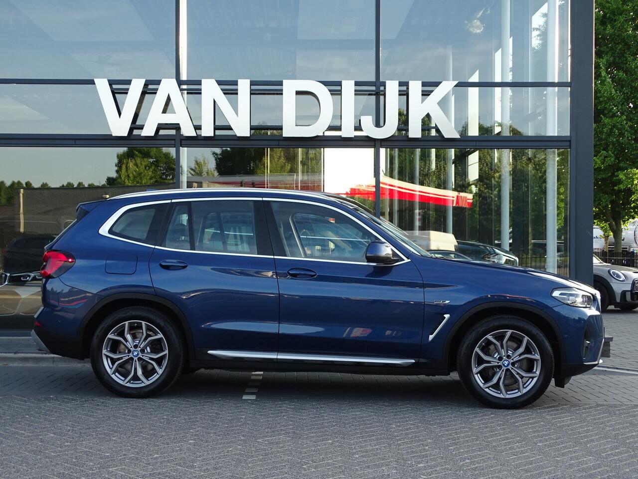 BMW X3 xDrive30e Executive Elek.Trekhaak HiFi Cockpit-Plus Sportstoelen Led PDC 19" LM Velgen