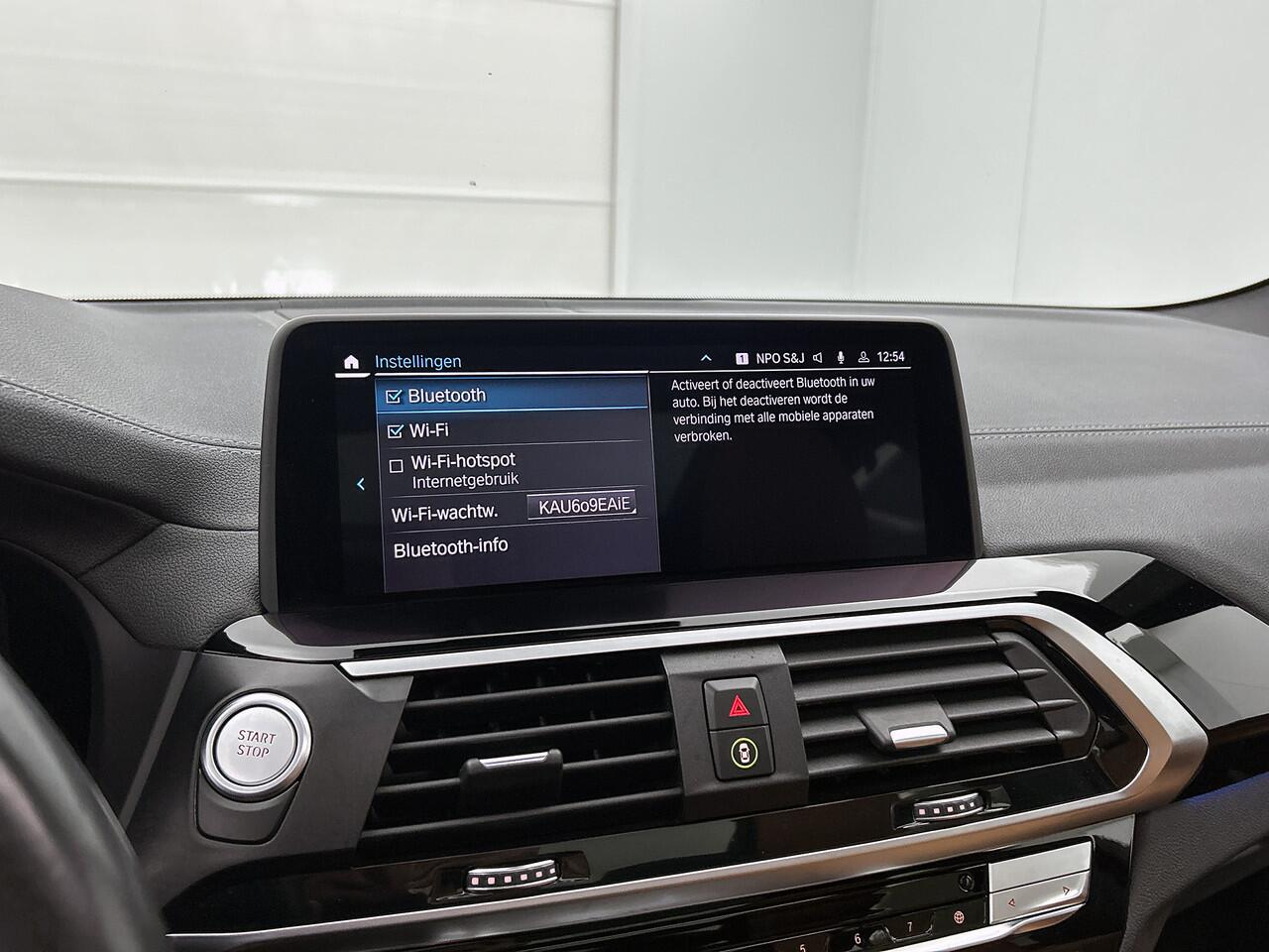 BMW X3 xDrive30e eDrive Edition Panoramadak / Trekhaak / Leder-Sport / Pdc+Camera / Stoel-Stuurverwarming / Harman Kardon / NL auto / Apk 09-2026