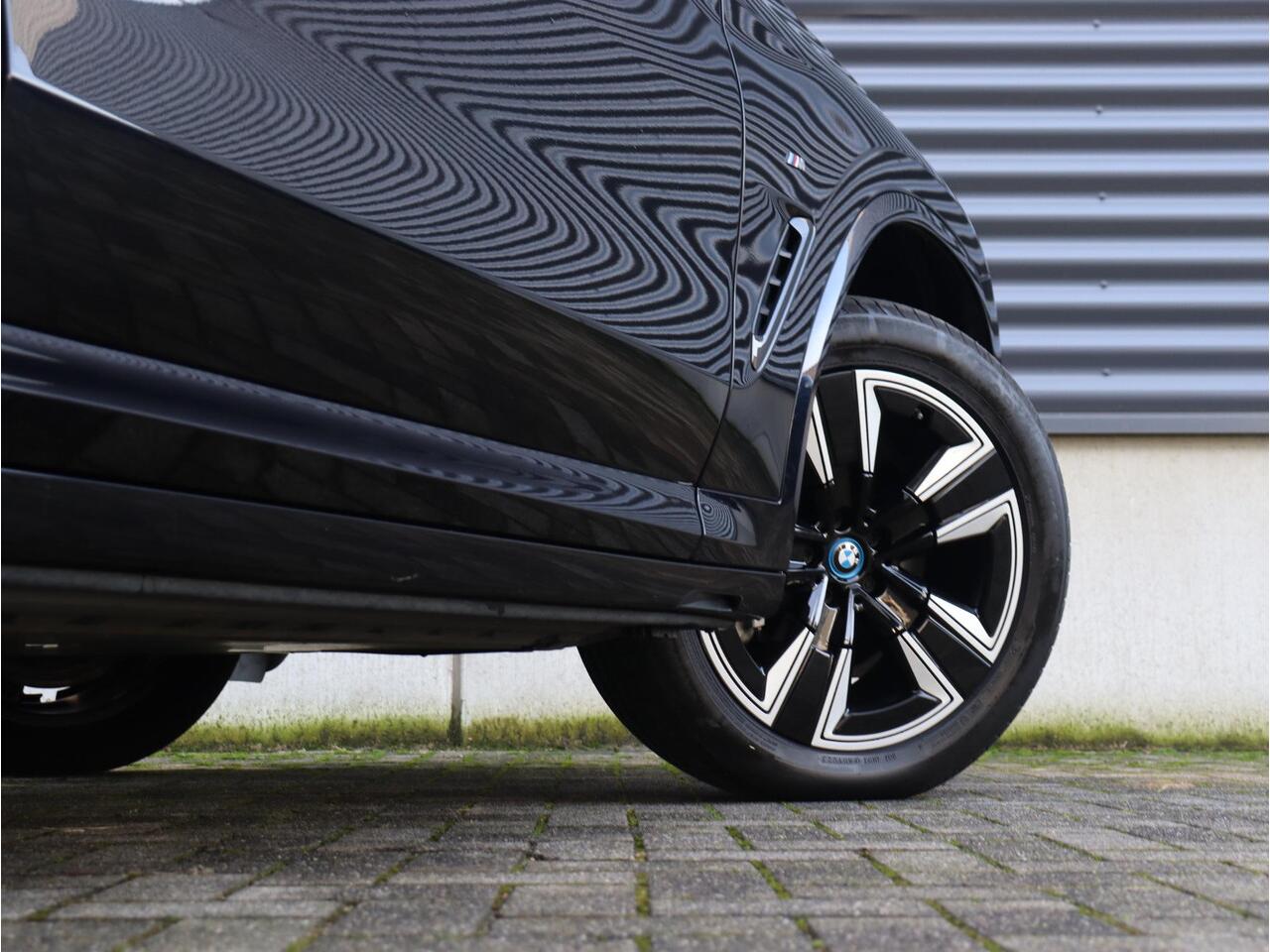 BMW X3 iX3 Executive | M Sportpakket | Driving Assistant Prof. | Getint Glas | Stuurwielverwarming | Adaptief Onderstel | Sportstoelen | Adaptieve LED | 19'' LMV