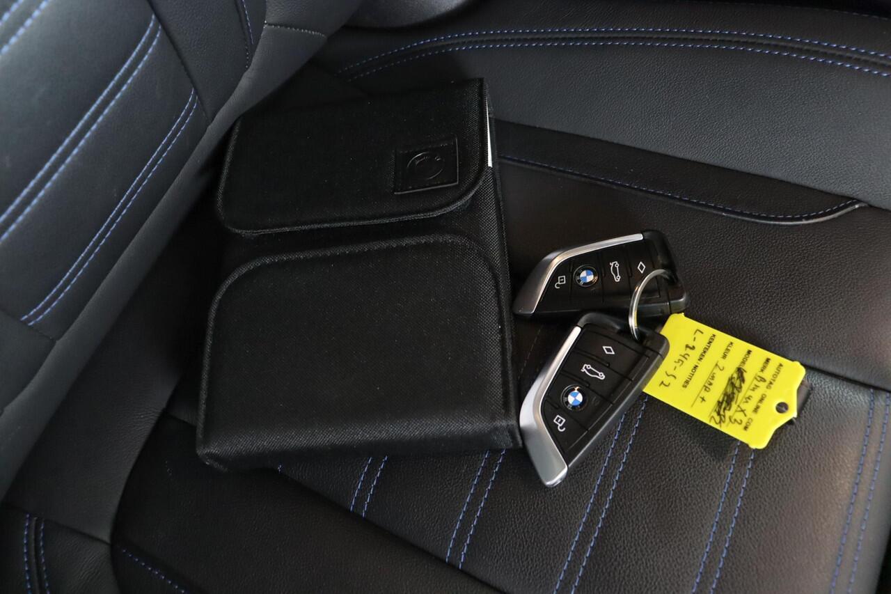 BMW X3 xDrive30i High Executive | Trekhaak | Harman/Kardon | Voorstoelen Verwarmd | extra getint glas achter |