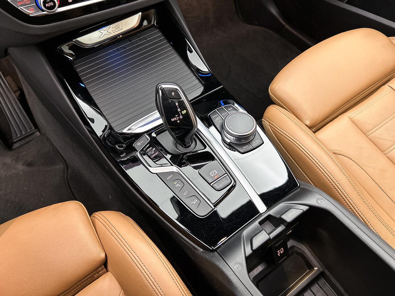 BMW X3 xDrive30e eDrive Edition Panoramadak / Trekhaak / Leder-Sport / Pdc+Camera / Stoel-Stuurverwarming / Harman Kardon / NL auto / Apk 09-2026