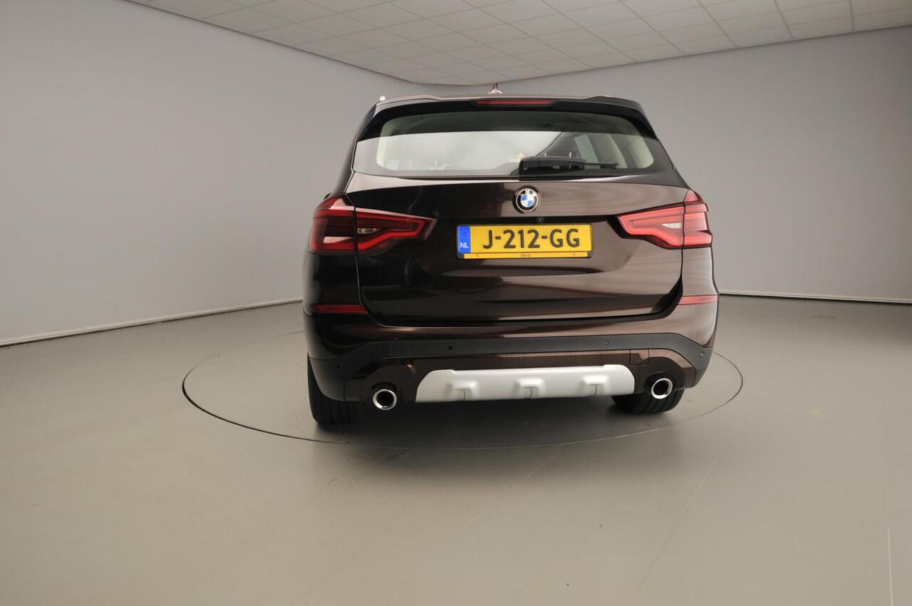 BMW X3 xDrive20i | LED | Leder | Navigatie | Active cruise | Sportstoelen | Chrome line | DAB | Harman-kardon sound | Alu 19 inch