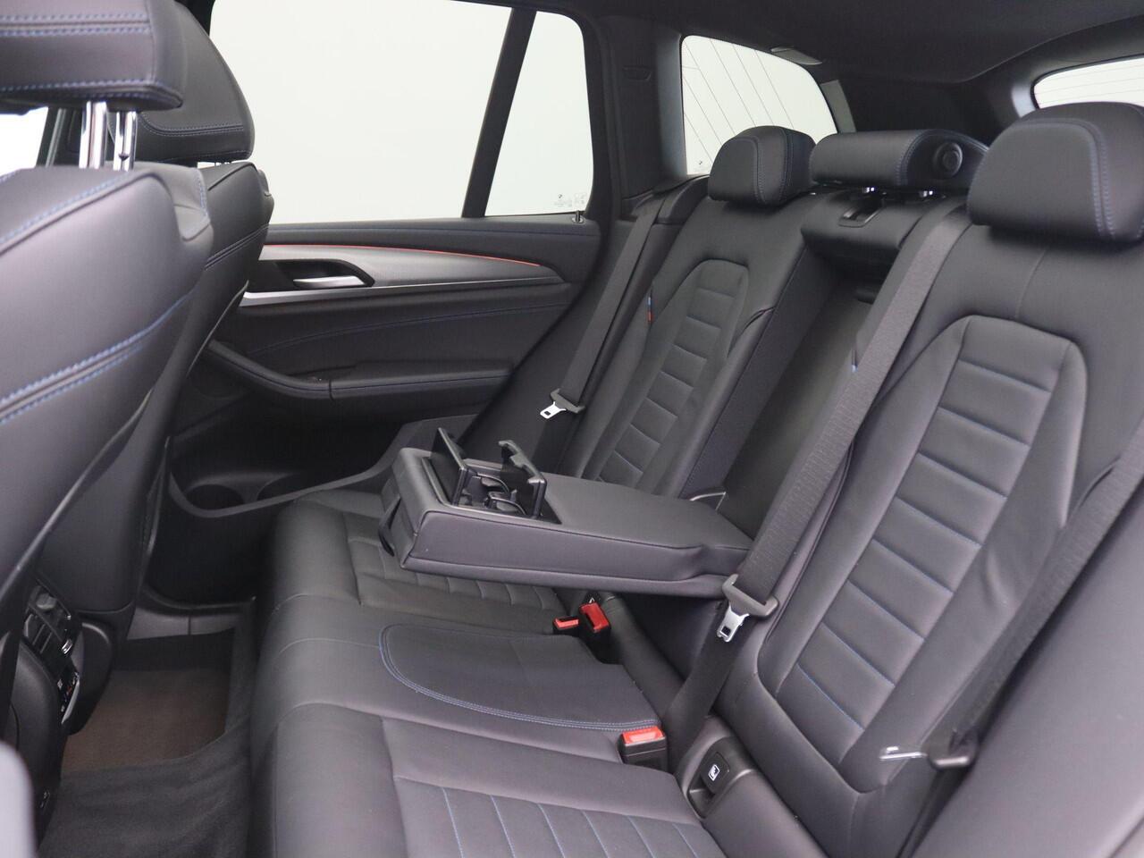 BMW X3 xDrive30e High Executive 292PK AUT8 M-Sport, Pano-Schuifdak, Cruise Controle, Head-Up Display, M-Sportremmen, 360gr. Camera, Memorystoel, Stoel-Stuurverwarming, Trekhaak, 21" LM Velgen