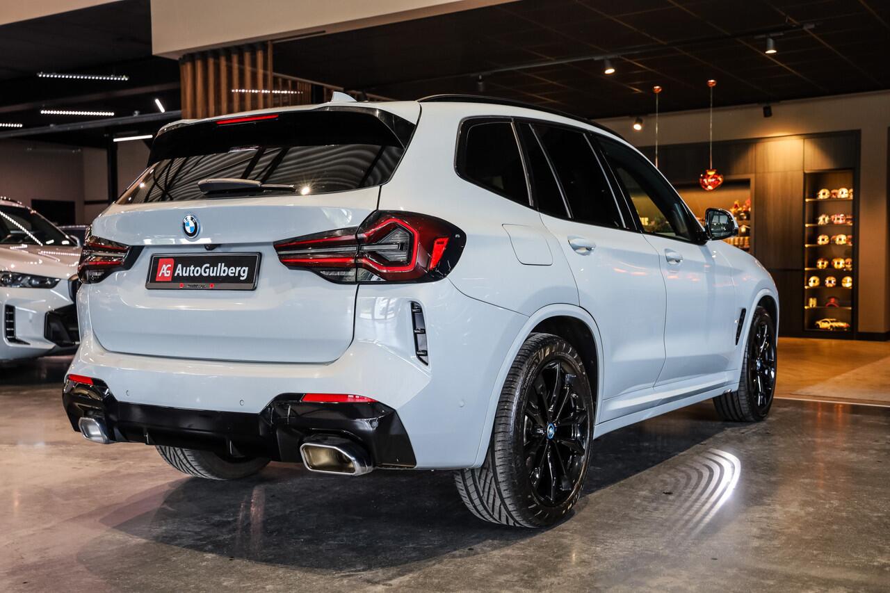 BMW X3 xDrive30e High Exe M-Sport Brooklyn Grau, M-Sportstoelen Leder met Memory/ Verwarming/ Lendeverst. Pano, Black Optic, ACC, Head-Up,Harman-Kardon, DAB, BMW Live Dash, Keyless, Driving Ass, Camera, Rollo's, Parkeer Ass/ Opberg/ Spiegel Pakket, 20''