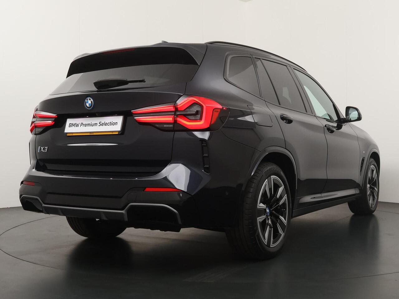 BMW X3 iX3 Executive 80 kWh | M Sportpakket | Glazen Panoramadak | Active Cruise Control | Stoelen elektrisch verstelbaar | Leder | Stoelverwarming | Camera