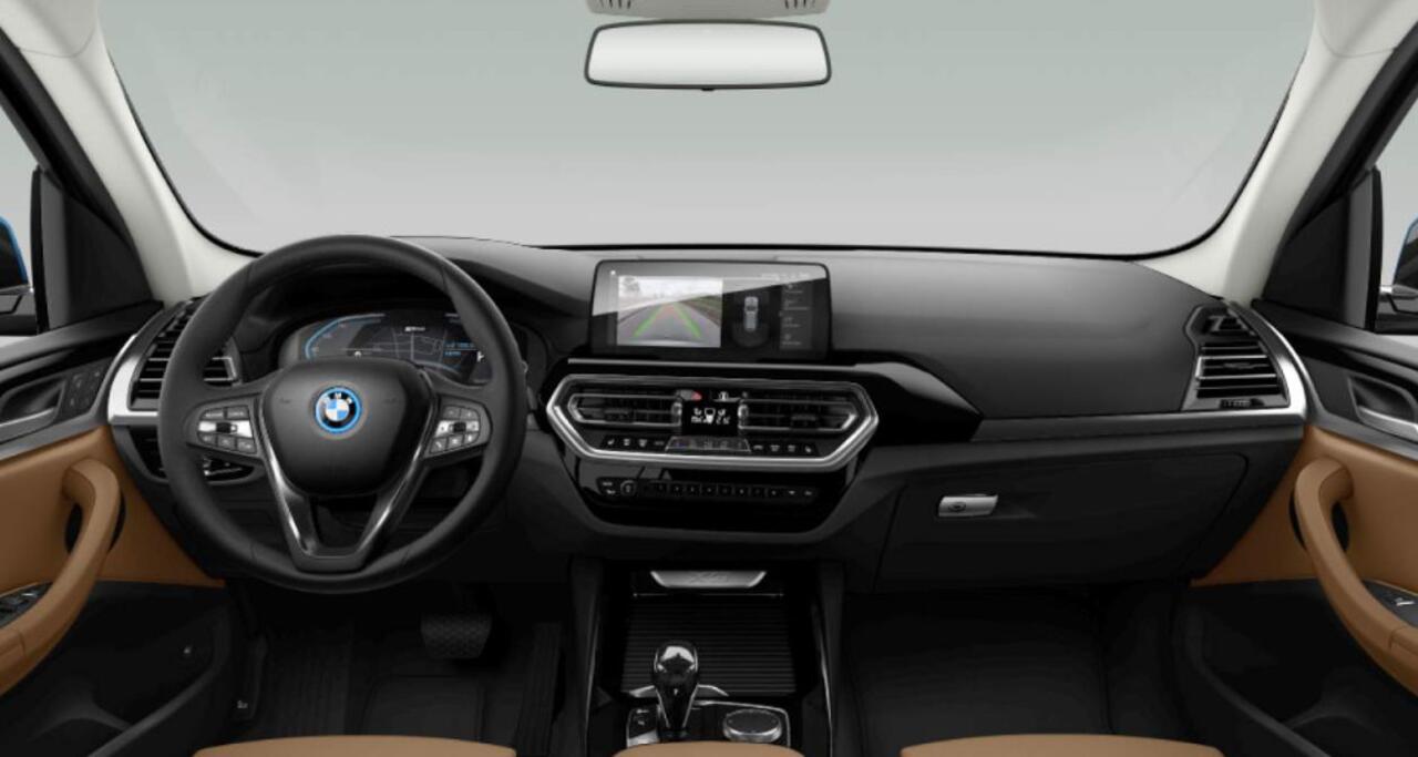 BMW X3 xDrive30e Panoramadak - Sportstoelen - Elektrisch verwarmde voorstoelen - Geluiddempende/Getinte Ruiten - zonneschermen - Comfort Access - Ambiance verlichting - Parking Assistant -