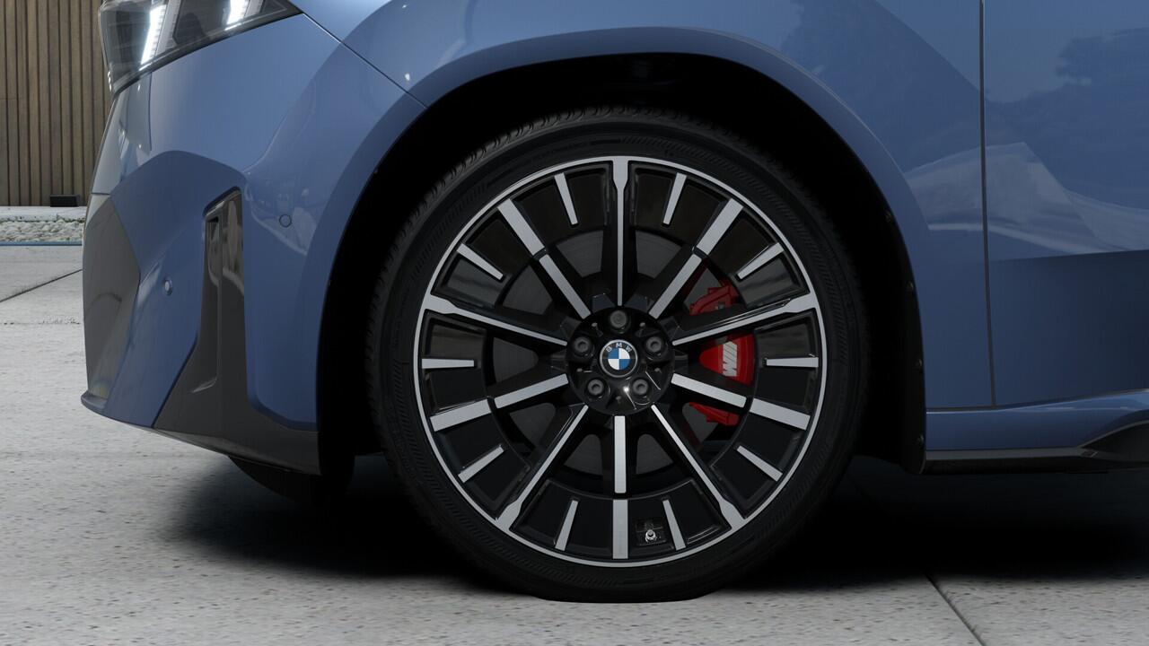 BMW X3 iX3 50 xDrive M Sport / Panoramadak / Trekhaak / M Sportstoelen / Parking Assistant Professional / Head-Up / Stuurverwarming