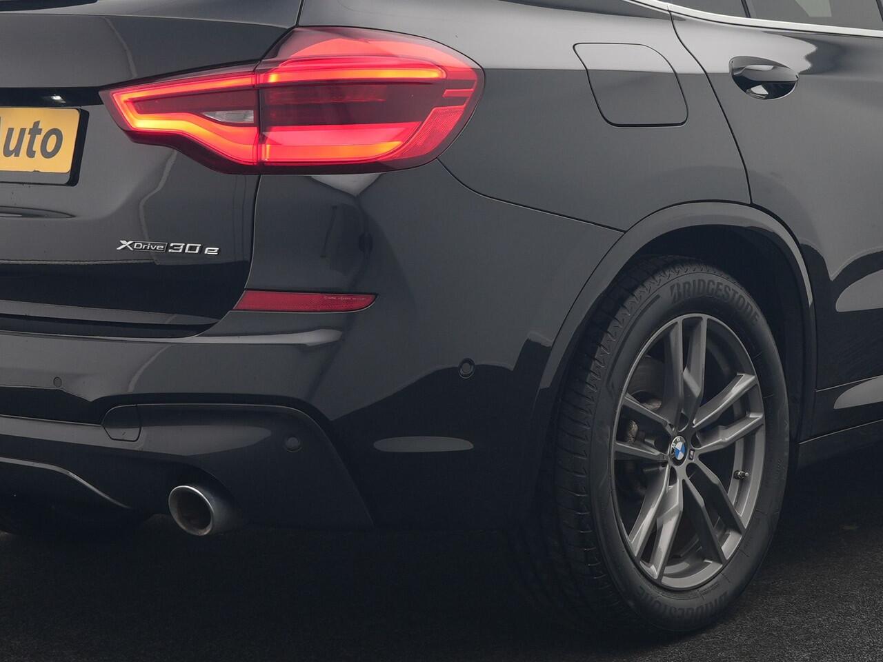 BMW X3 xDrive30e M Sport Plug In Hybrid 293pk Dealer O.H. PHEV | Panodak | Head Up | Camera | Lederen Sportstoelen Verwarmd | Sfeerverlichting | Keyless | Blis | Virtual | Navigatie | DAB |