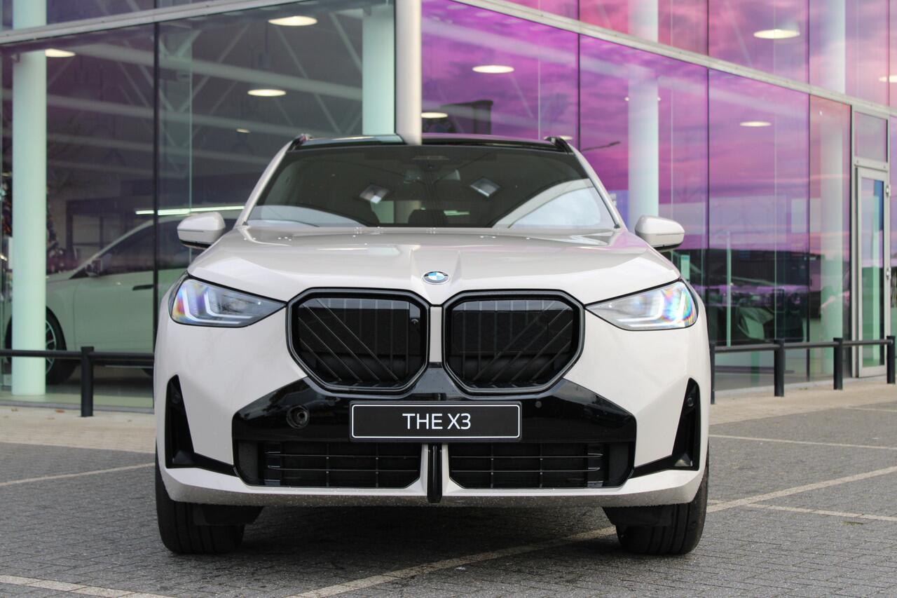 BMW X3 30e xDrive M Sport Automaat / Panoramadak / Trekhaak / Sportstoelen / Adaptieve LED / Stoelventilatie / Parking Assistant Plus / Stuurverwarming