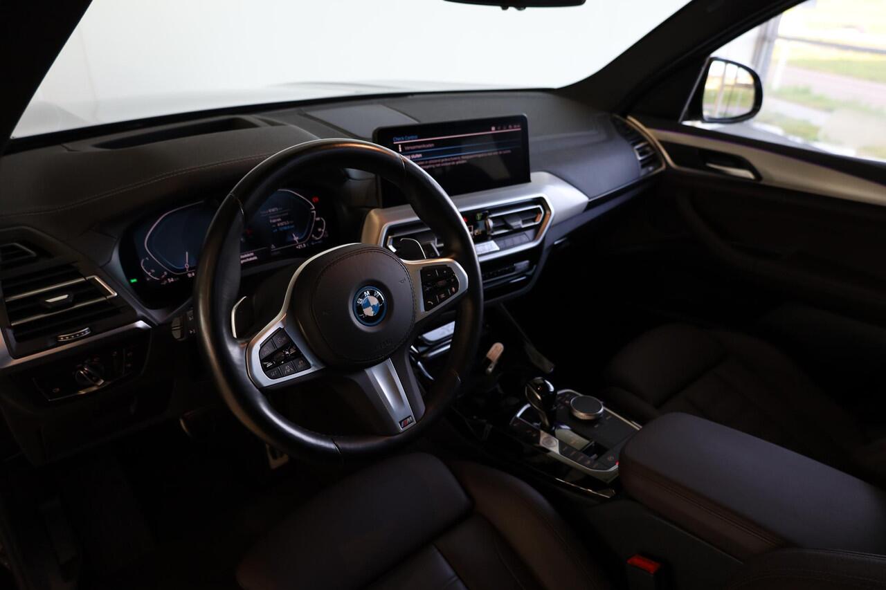 BMW X3 xDrive30e | M Sport | Driving Assistant Professional | Live Cockpit Professional | Comfort Access | Panorama Dak | Trekhaak