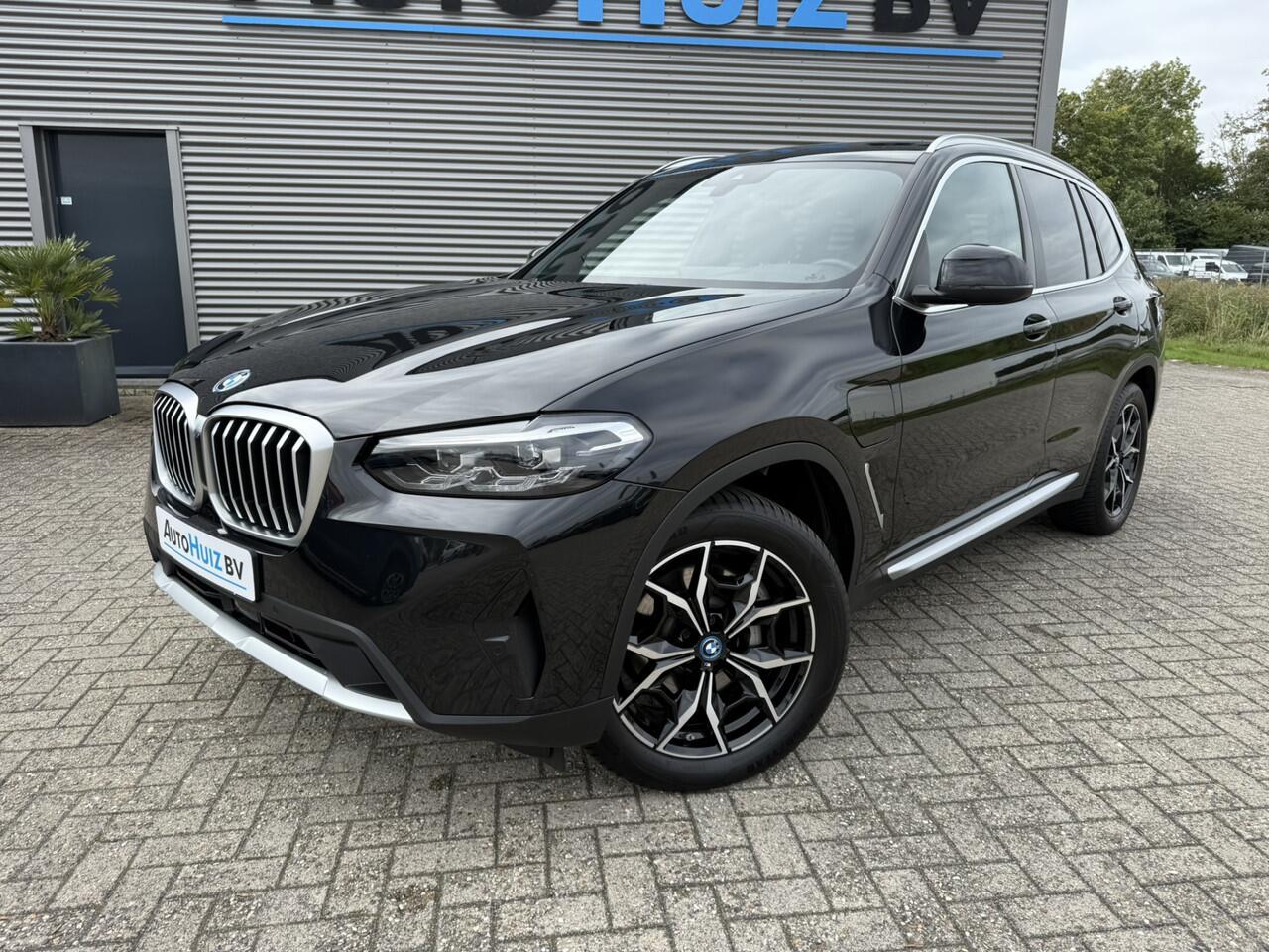 BMW X3 xDrive30e Advantage Trekhaak Lederen interieur LED DAB Carplay Facelift