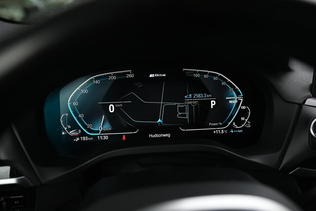 BMW X3 xDrive30e High Executive xLine Automaat / Trekhaak / Sportstoelen / Adaptieve LED / Achteruitrijcamera / Live Cockpit Professional / Stoelverwarming