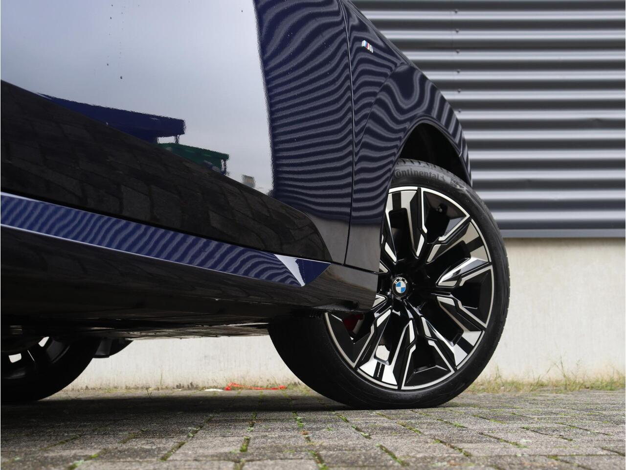 BMW X3 30e xDrive | M Sportpakket Pro | Panodak | Trekhaak | Driving Assistant Plus | Stoelventilatie | Parking Assistant Plus | Harman Kardon | 21'' LMV