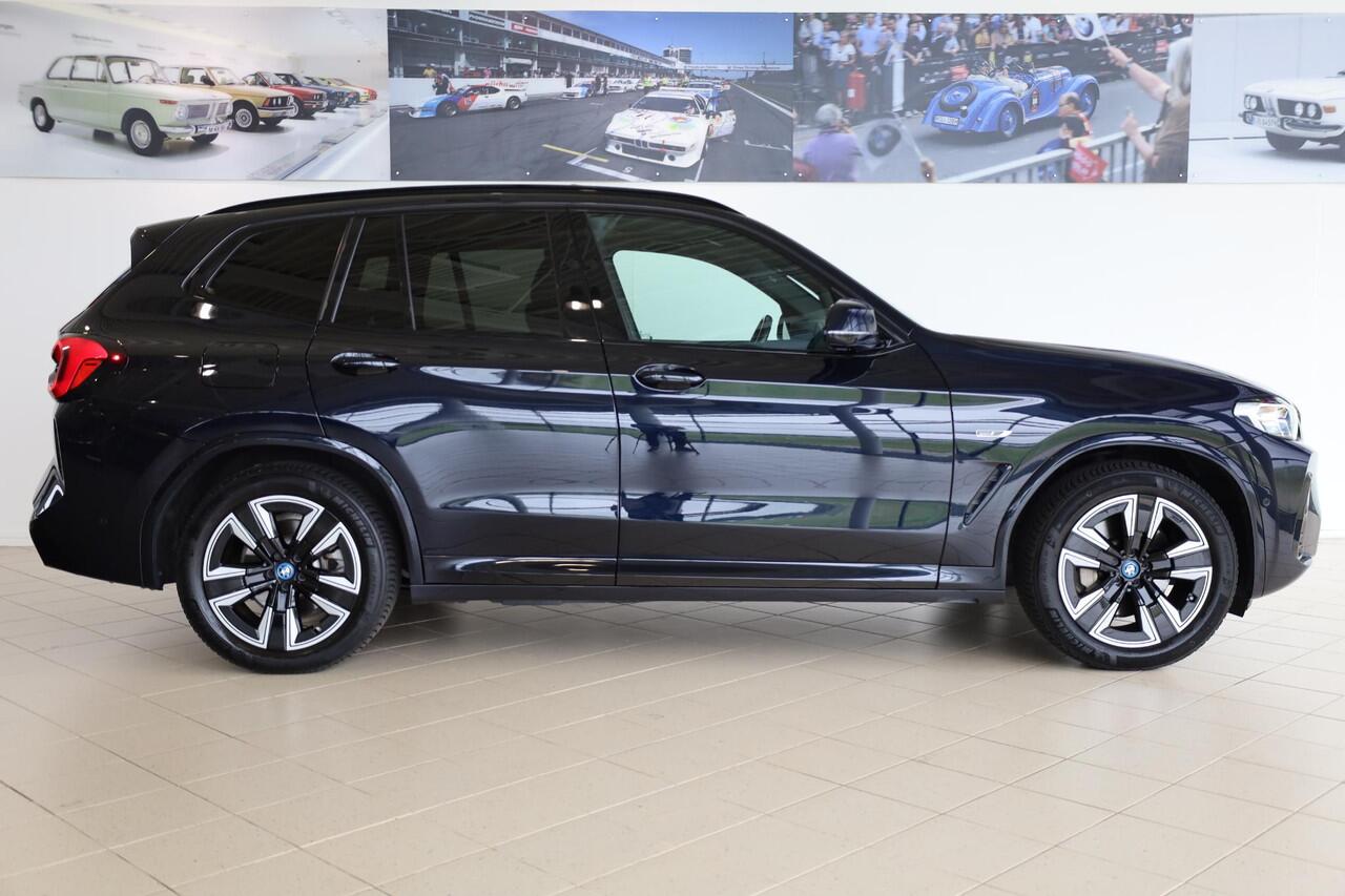 BMW X3 xDrive30e M Sportpakket | 20 inch | Elektrische Trekhaak | Glazen panoramadak | Driving Assistant | Adaptieve LED | Head-Up