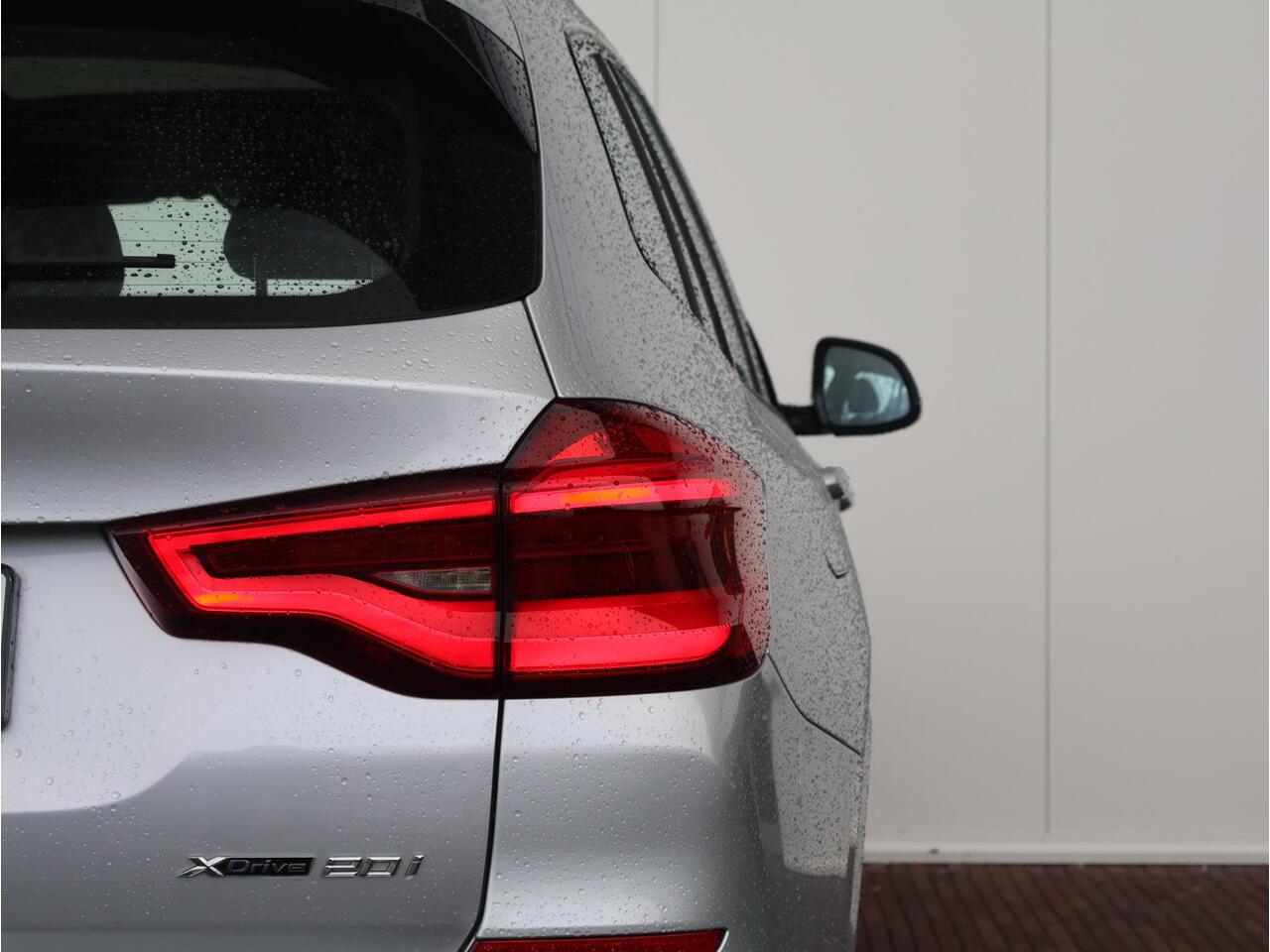 BMW X3 xDrive20i High Executive M-Sportpakket / Pano / Trekhaak / HUD / HIFI /