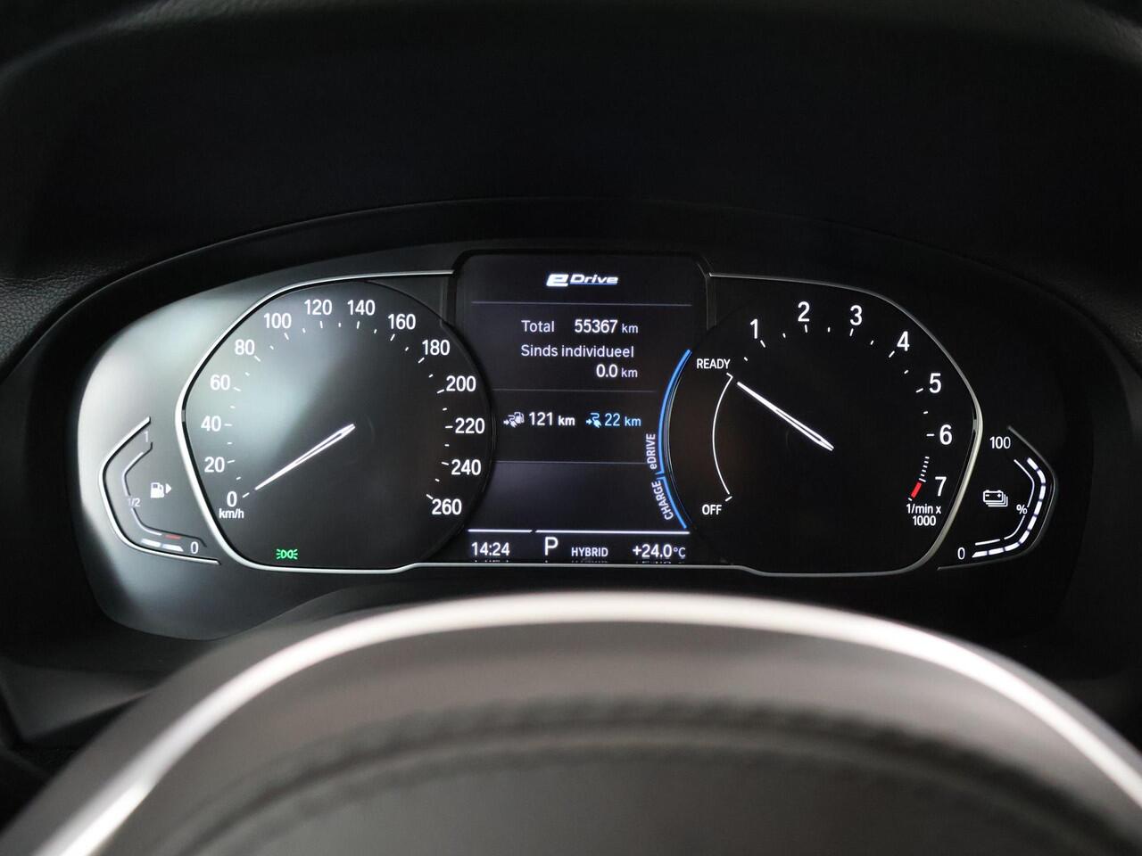 BMW X3 xDrive30e High Executive M-Sport | Navigatie | Parkeercamera | Stoelverwarming | Keyless Go | Sportstoelen | ShadowLine | Ele.kofferdeksel | Apple CarPlay/Android Auto |