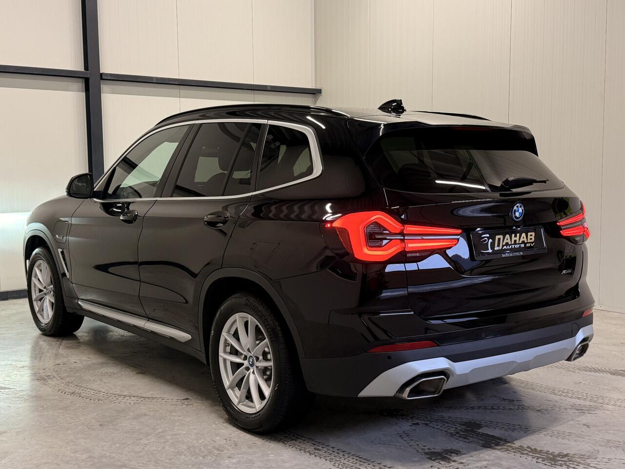 BMW X3 xDrive30e | Stoelverwarming | Achteruitrijcamera | Trekhaak | Cruise | Apple Carplay / Android Auto |