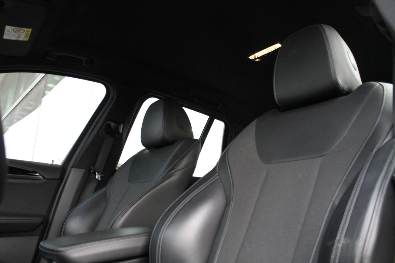 BMW X3 xDrive20i Executive xLine Automaat / Sportstoelen / LED / Parking Assistant / Navigatie Professional