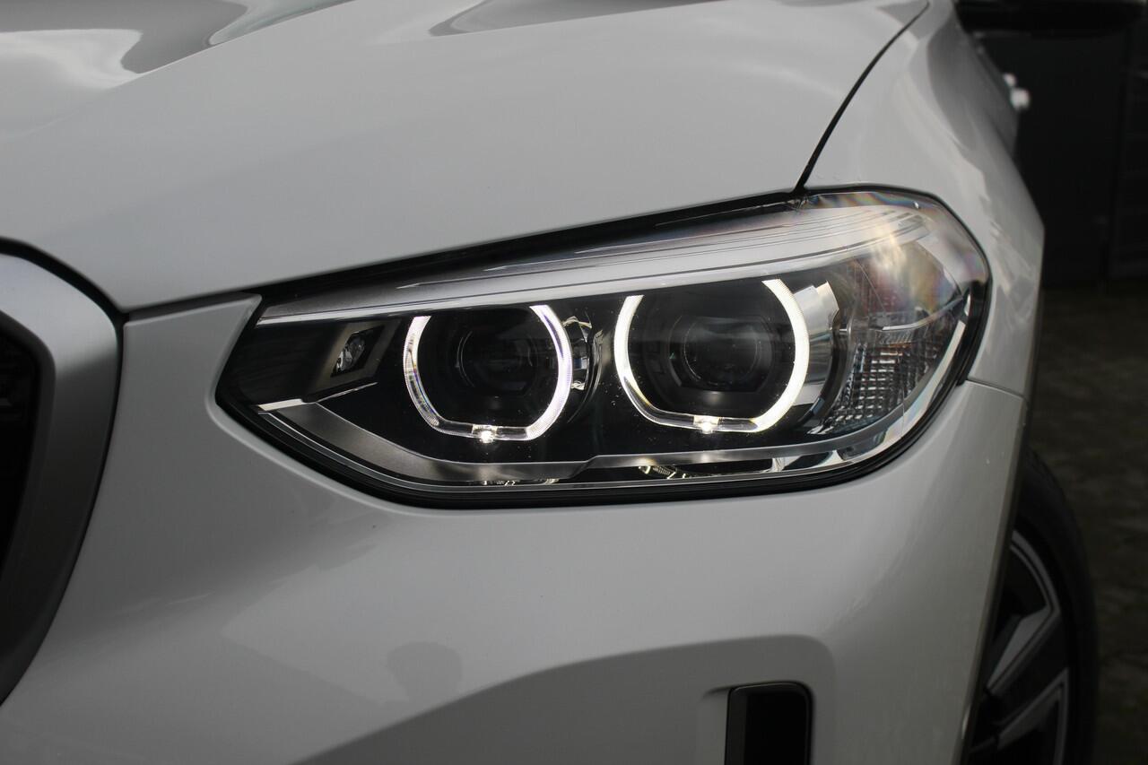 BMW X3 iX3 Executive 80 kWh | Incl. 12 maanden garantie | SOH 99% | Panorama dak | Stoelverwarming | Navigatie | Cruise control | Climate control | DAB | Apple carplay/Android auto | Lichtmetalen velgen | Parkeersensoren | Achteruitrijcamera | Dodehoek detectie