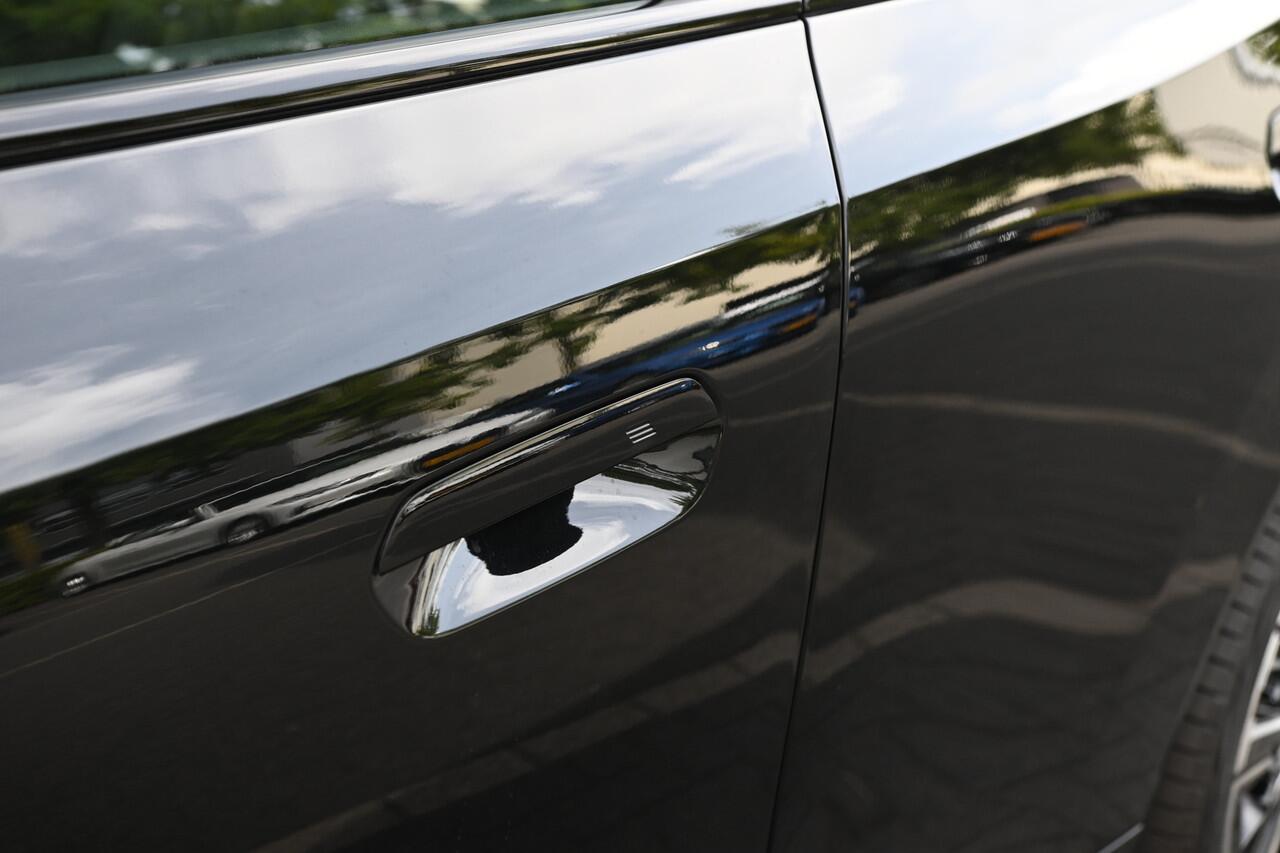 BMW X3 30e xDrive M Sport Automaat / Panoramadak / Trekhaak / Sportstoelen / Adaptieve LED / Stoelventilatie / Parking Assistant Plus / Comfort Access