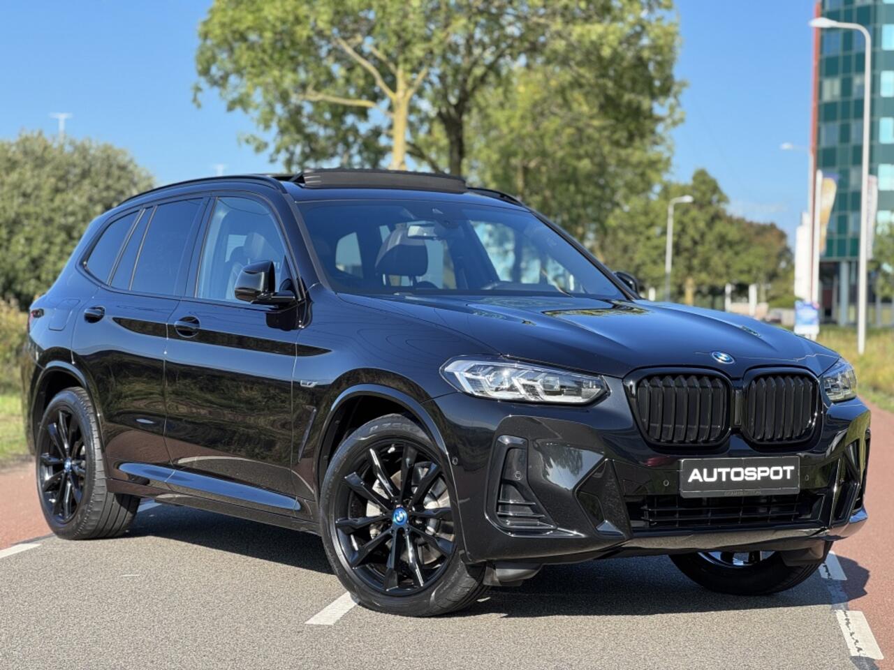 BMW X3 xDrive30e M-Sport 292 Pk Carbon Pano Camera