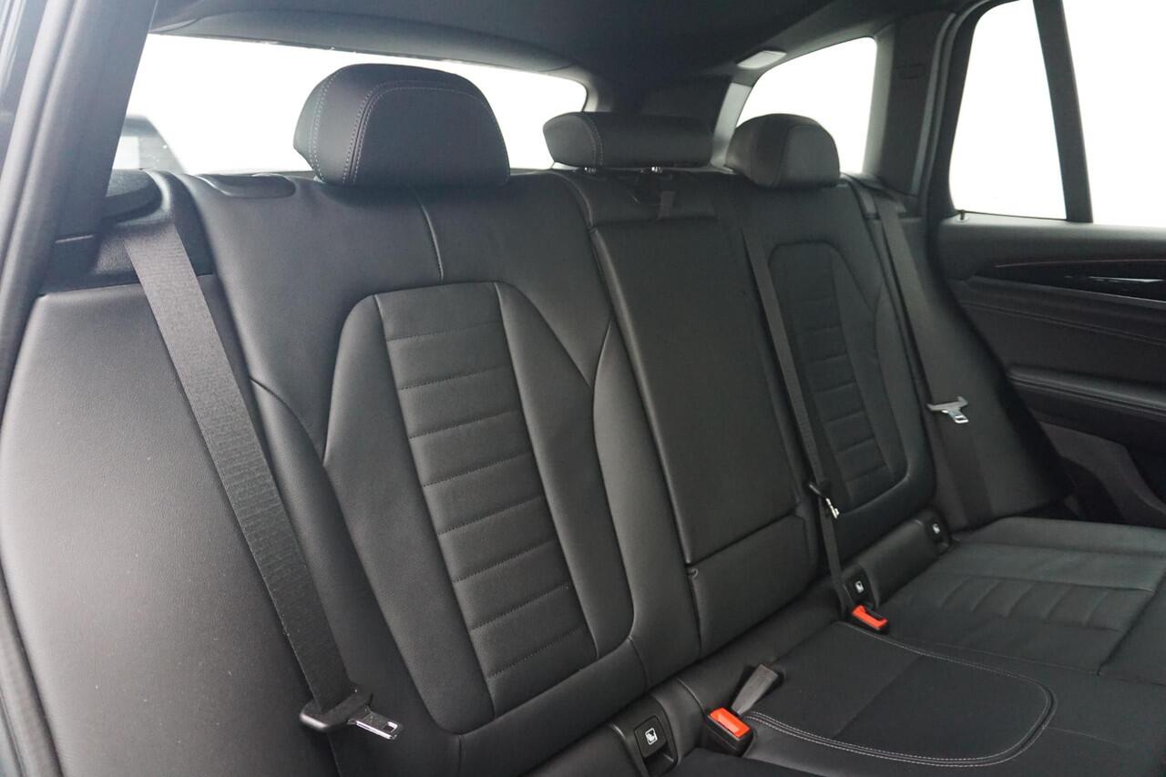 BMW X3 xDrive20i M Sportpakket 20'' / Laserlight / Head-Up Display / HiFi System / Elektrisch verstelbare voorstoelen