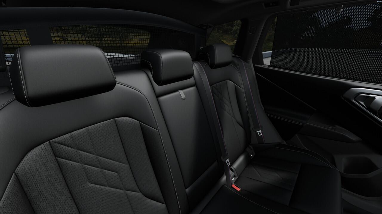 BMW X3 30e xDrive M Sport Automaat / Panoramadak / Trekhaak / Sportstoelen / Stoelventilatie / Adaptieve LED / Parking Assistant Plus / Driving Assistant Professional / Harman Kardon