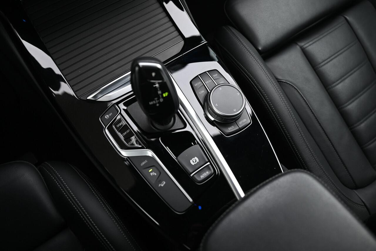 BMW X3 xDrive30e High Executive xLine Automaat / Trekhaak / Sportstoelen / Adaptieve LED / Achteruitrijcamera / Live Cockpit Professional / Stoelverwarming