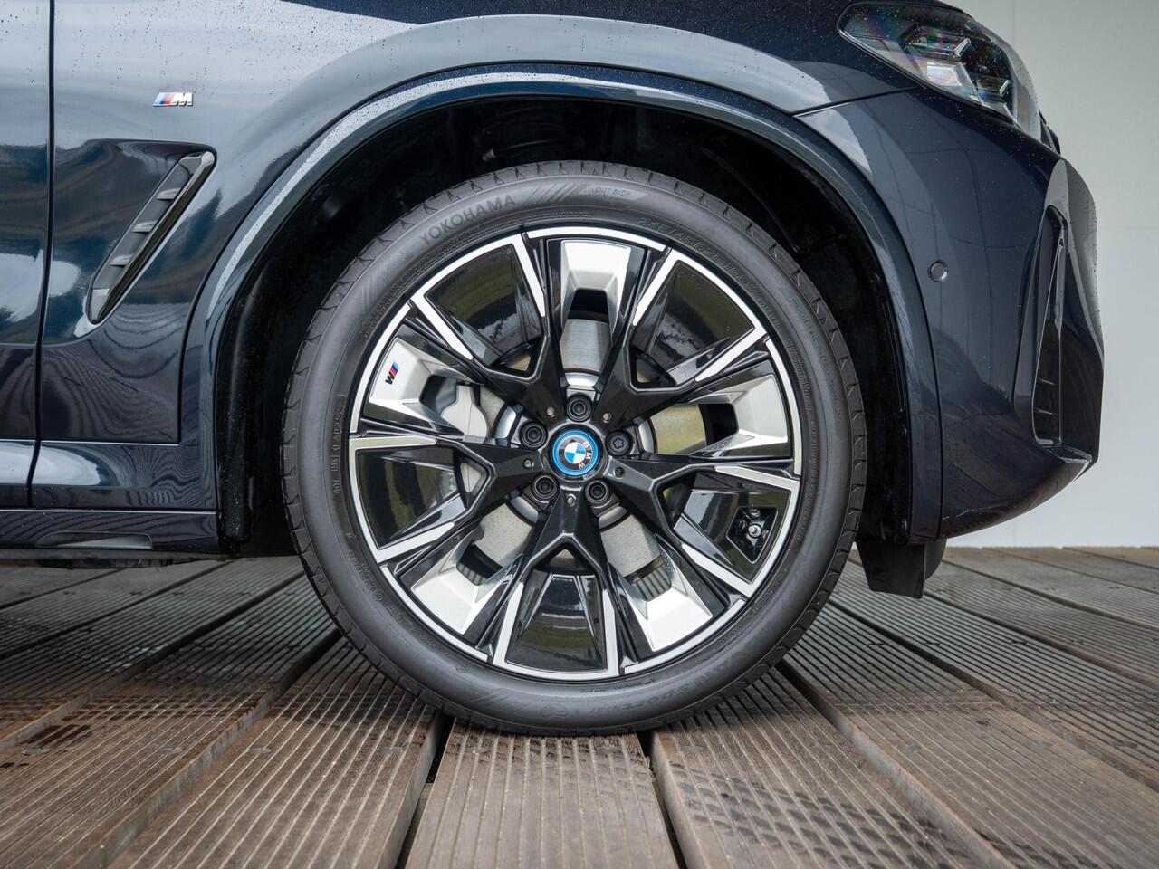 BMW X3 iX3 | High Executive | Parking Pack | Comfort Access | Stoelverwarming | Head-Up Display | Harman Kardon | 20''