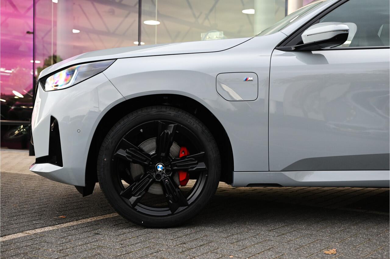 BMW X3 30e xDrive M Sport Automaat / Panoramadak / Trekhaak / Sportstoelen / Adaptieve LED / Parking Assistant Plus / Stoelventilatie / Comfort Access