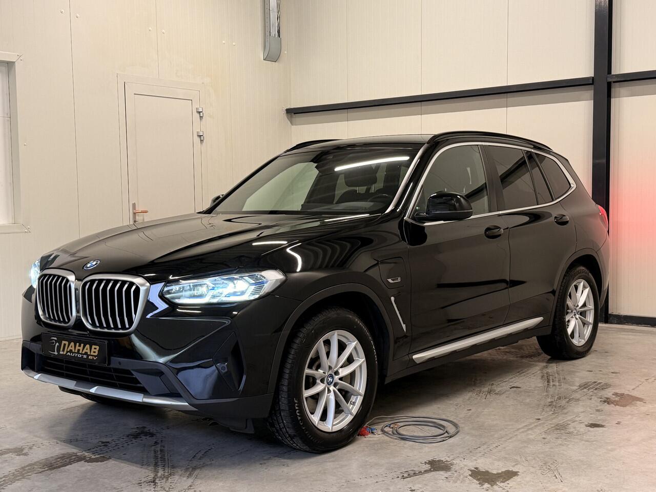 BMW X3 xDrive30e | Stoelverwarming | Achteruitrijcamera | Trekhaak | Cruise | Apple Carplay / Android Auto |
