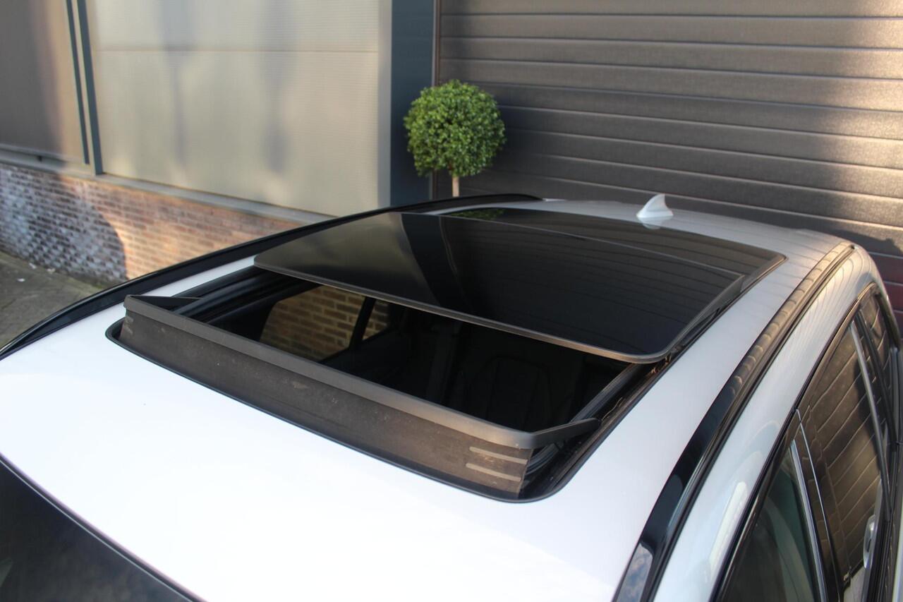 BMW X3 xDrive30e M-Sport | Schaalstoelen | Panoramadak | 21 Inch LM | Full options
