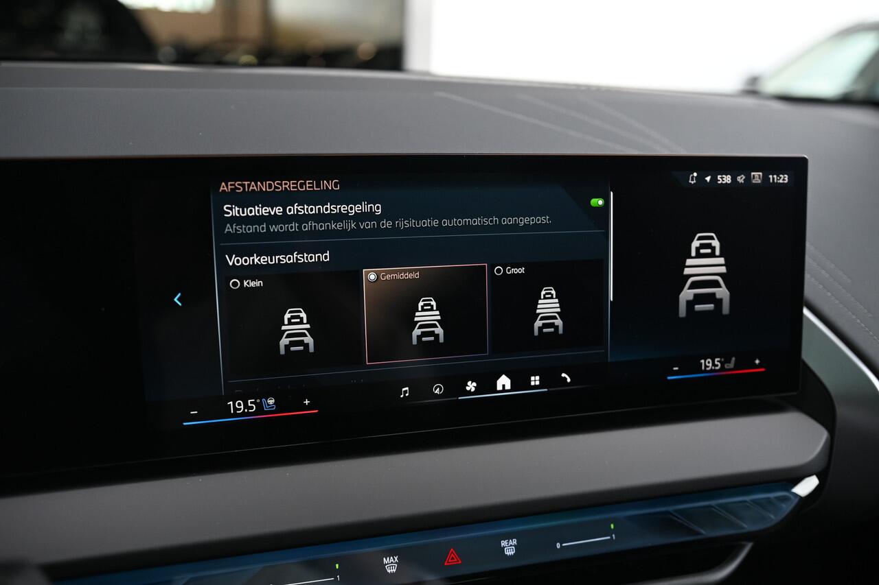 BMW X3 xDrive30e M Sport Automaat / Panoramadak / Trekhaak / Sportstoelen / Adaptieve LED / Parking Assistant Plus / Stoelventilatie / Comfort Access