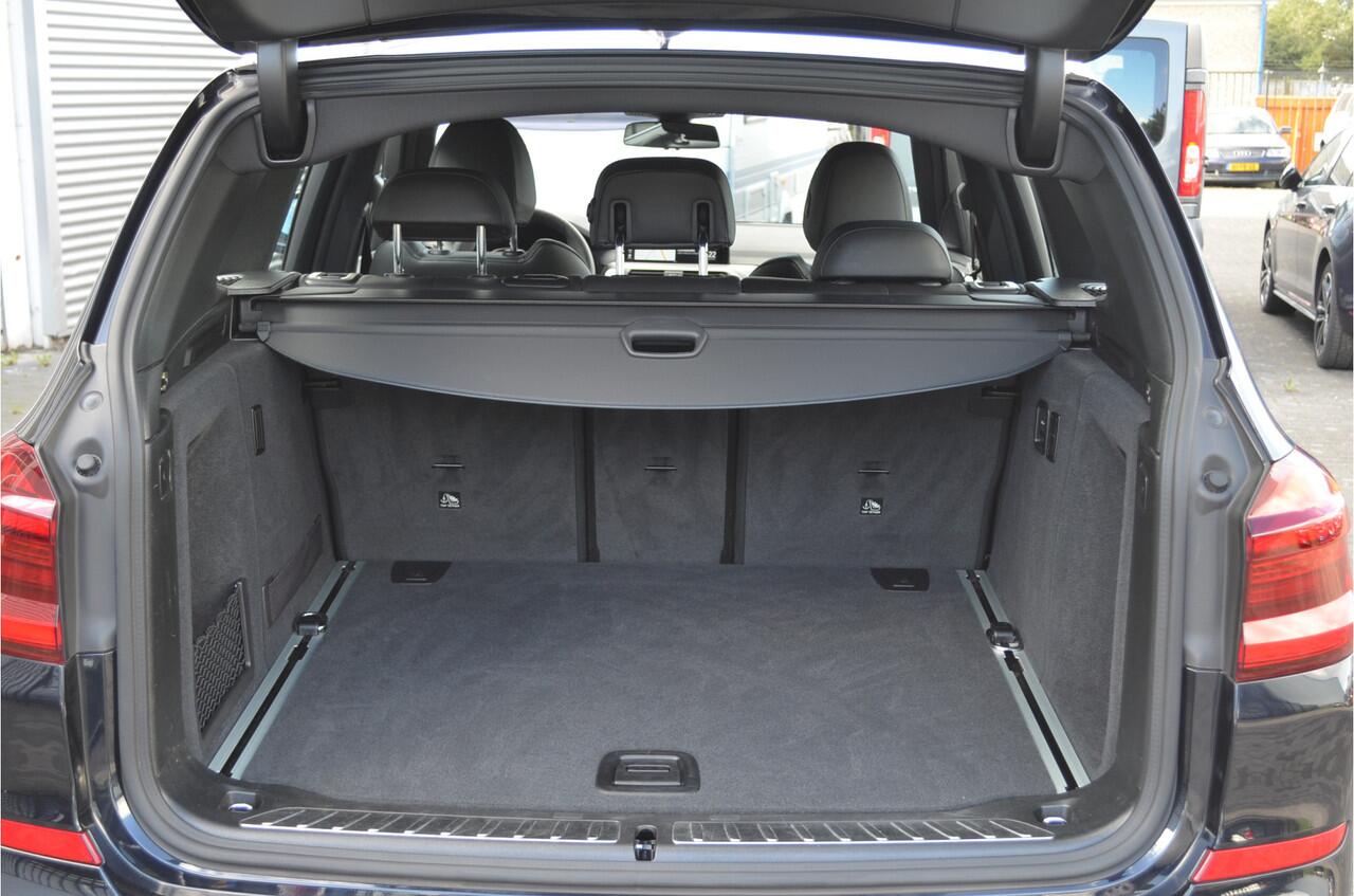 BMW X3 xDrive20i M Sport Adaptive cruise | Virtual cockpit | Elektr a.klep | Zwarte hemel | Carbon zwart | 19'' LMV