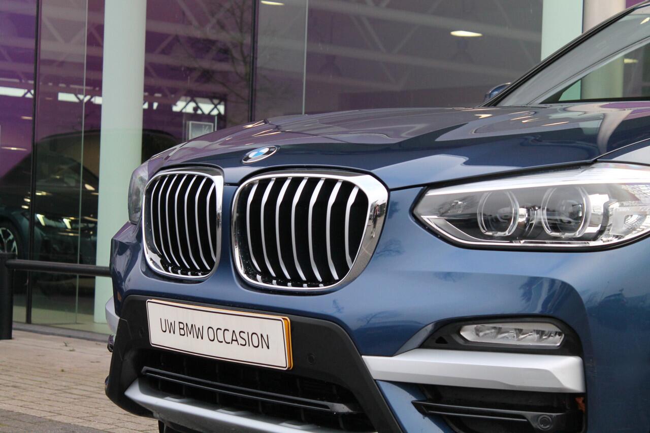 BMW X3 xDrive20i Executive xLine Automaat / Sportstoelen / LED / Parking Assistant / Navigatie Professional